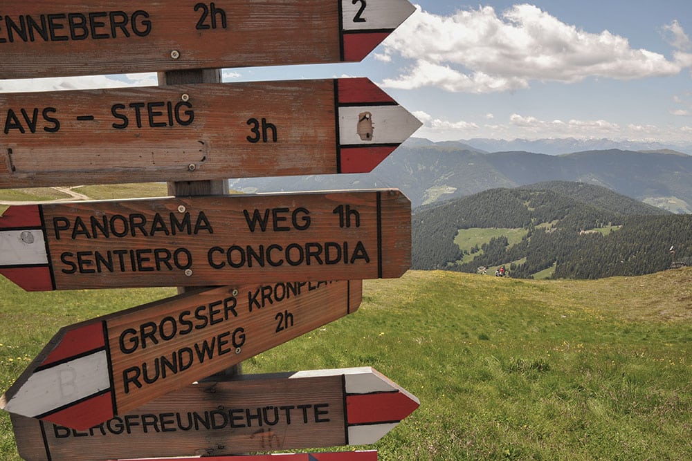 wandern-kronplatz-wegweiser